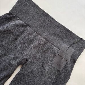 NWT NVGTN Seamless Contour Shorts Size Medium